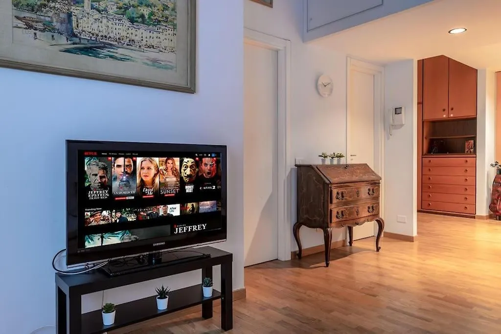 Milano City Life - Charming Central Apt Joie De Vivre Italy